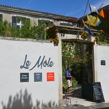 ラ・フロット Le Mole Bed & Breakfast エクステリア 写真