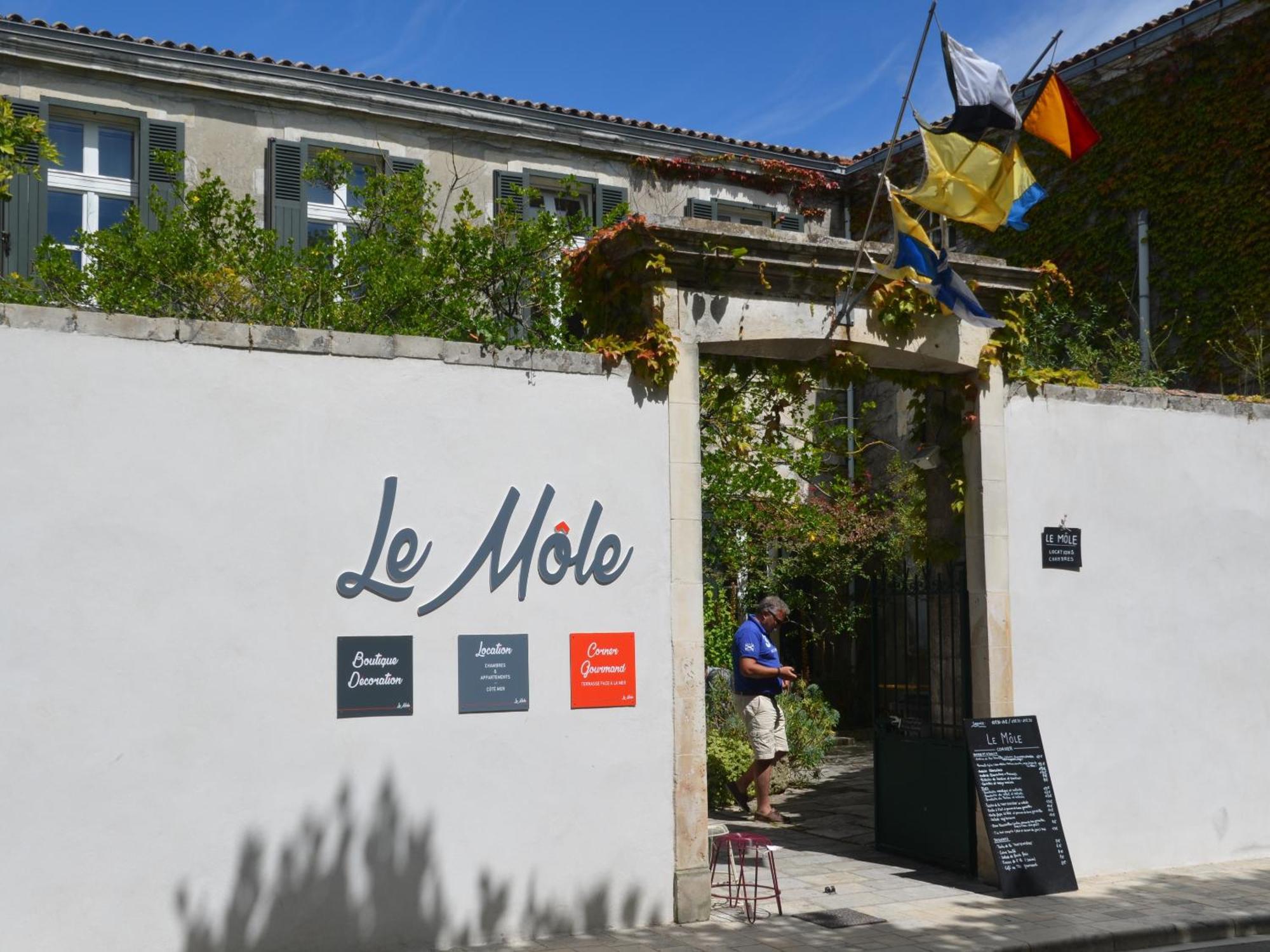 ラ・フロット Le Mole Bed & Breakfast エクステリア 写真