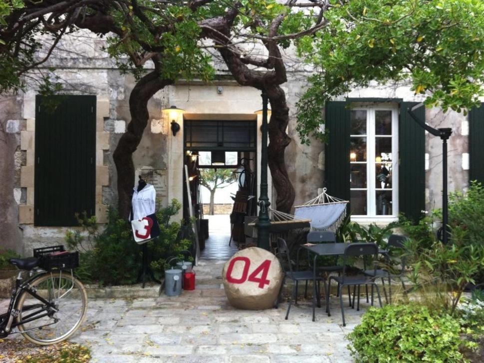 ラ・フロット Le Mole Bed & Breakfast エクステリア 写真